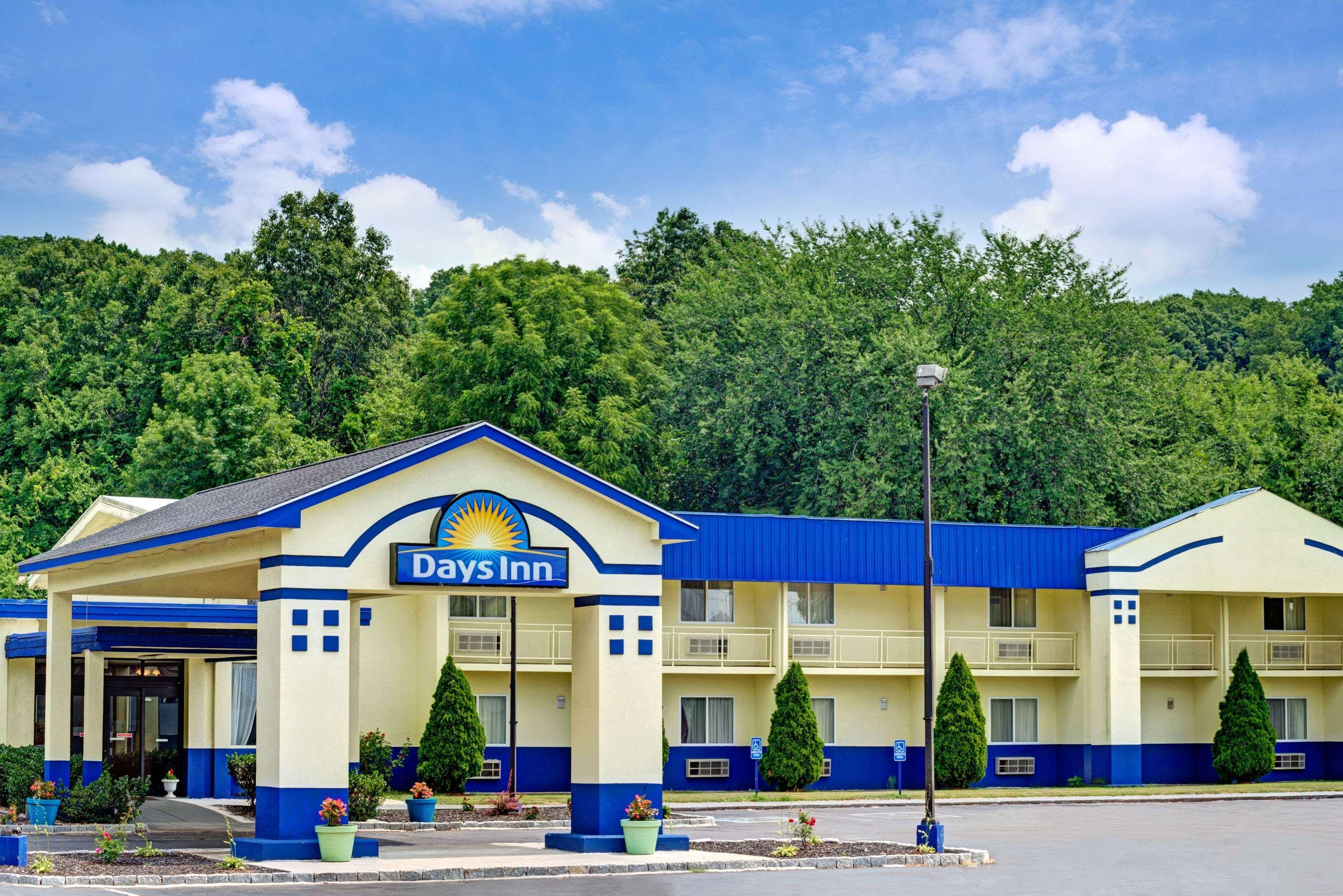 Days Inn By Wyndham Southington Zewnętrze zdjęcie