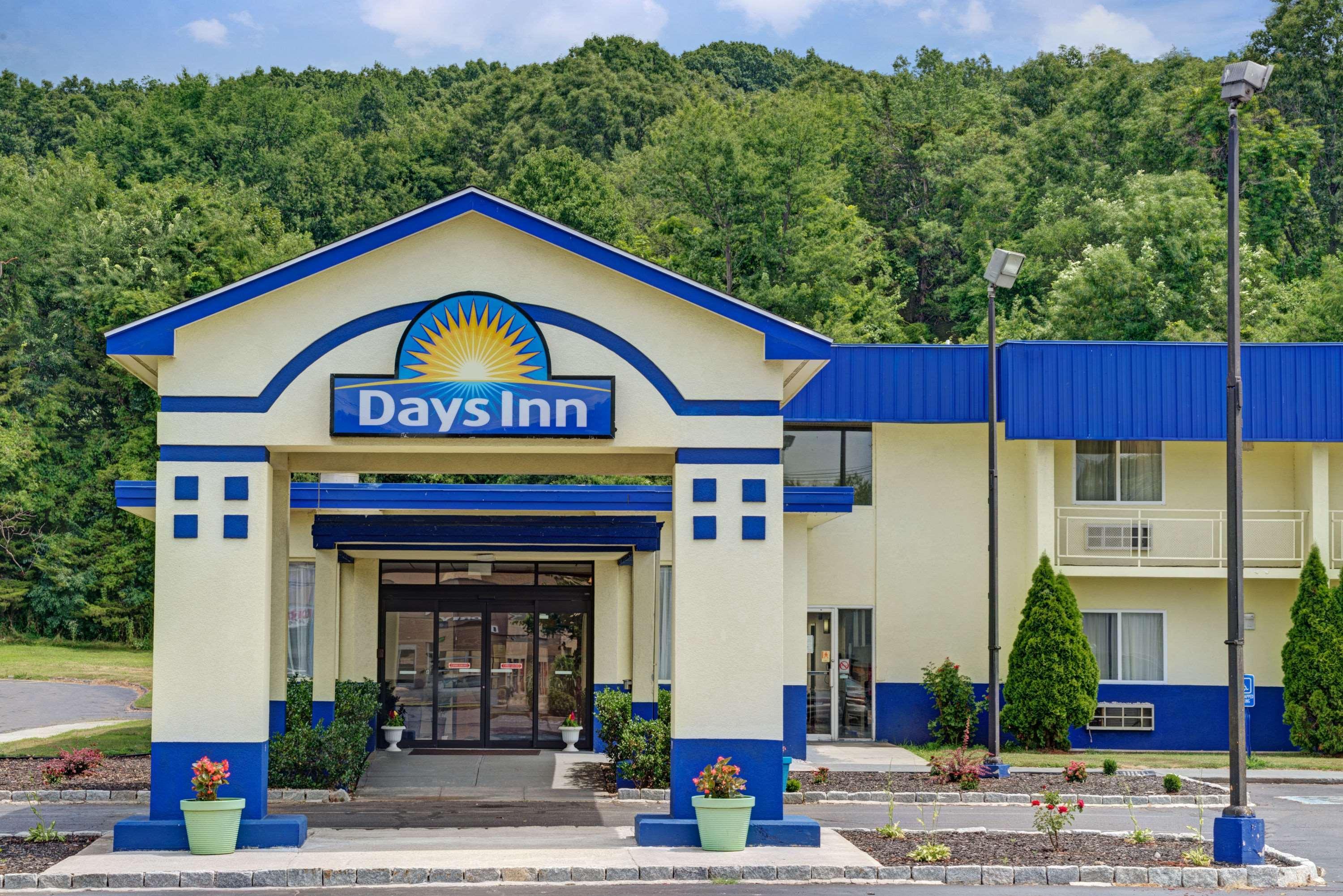 Days Inn By Wyndham Southington Zewnętrze zdjęcie