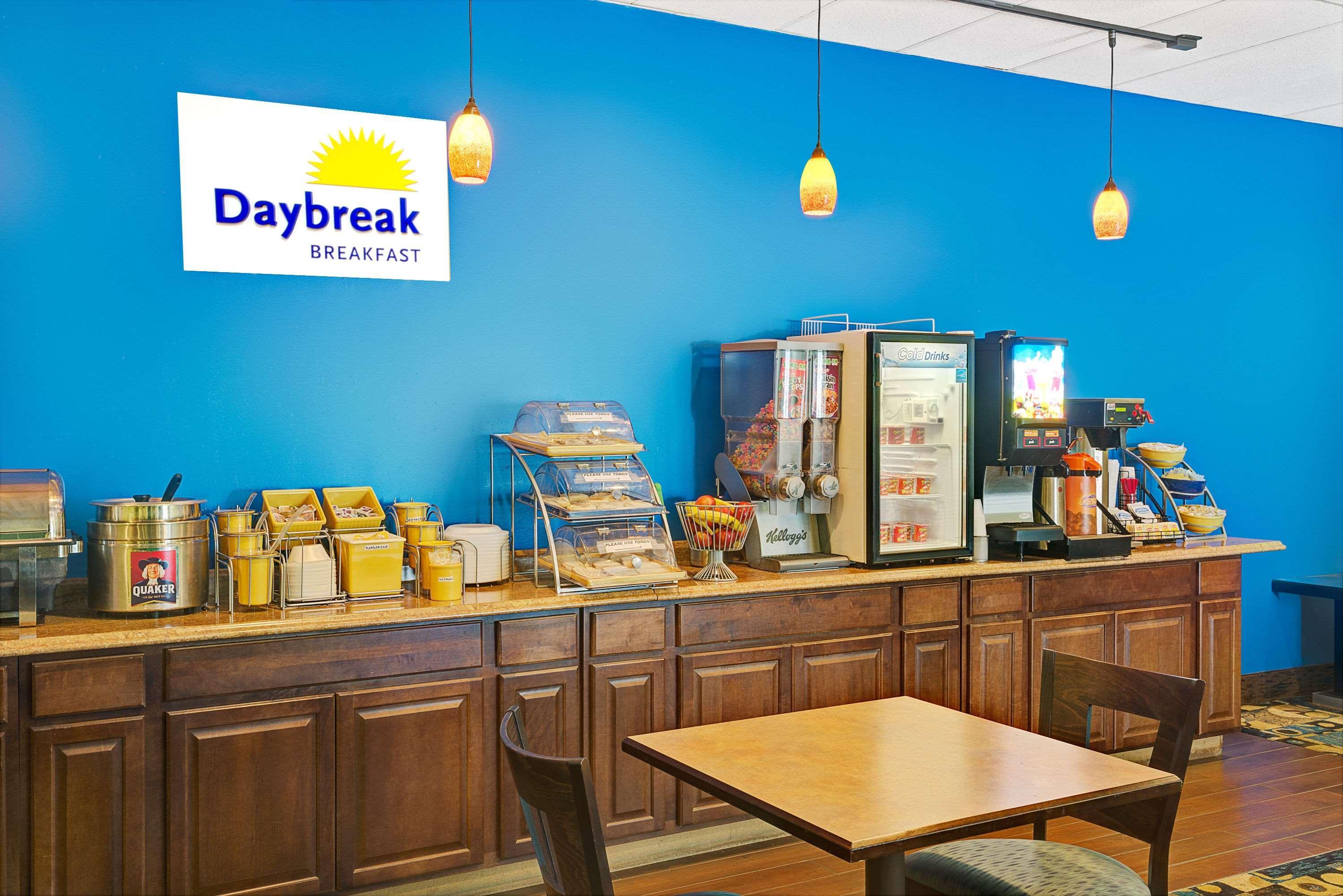Days Inn By Wyndham Southington Zewnętrze zdjęcie