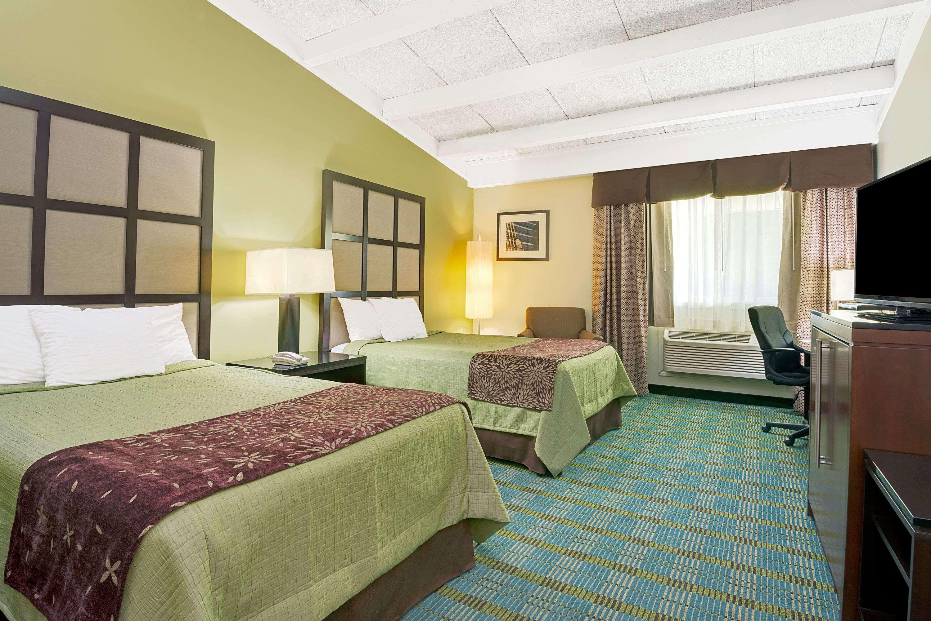 Days Inn By Wyndham Southington Zewnętrze zdjęcie