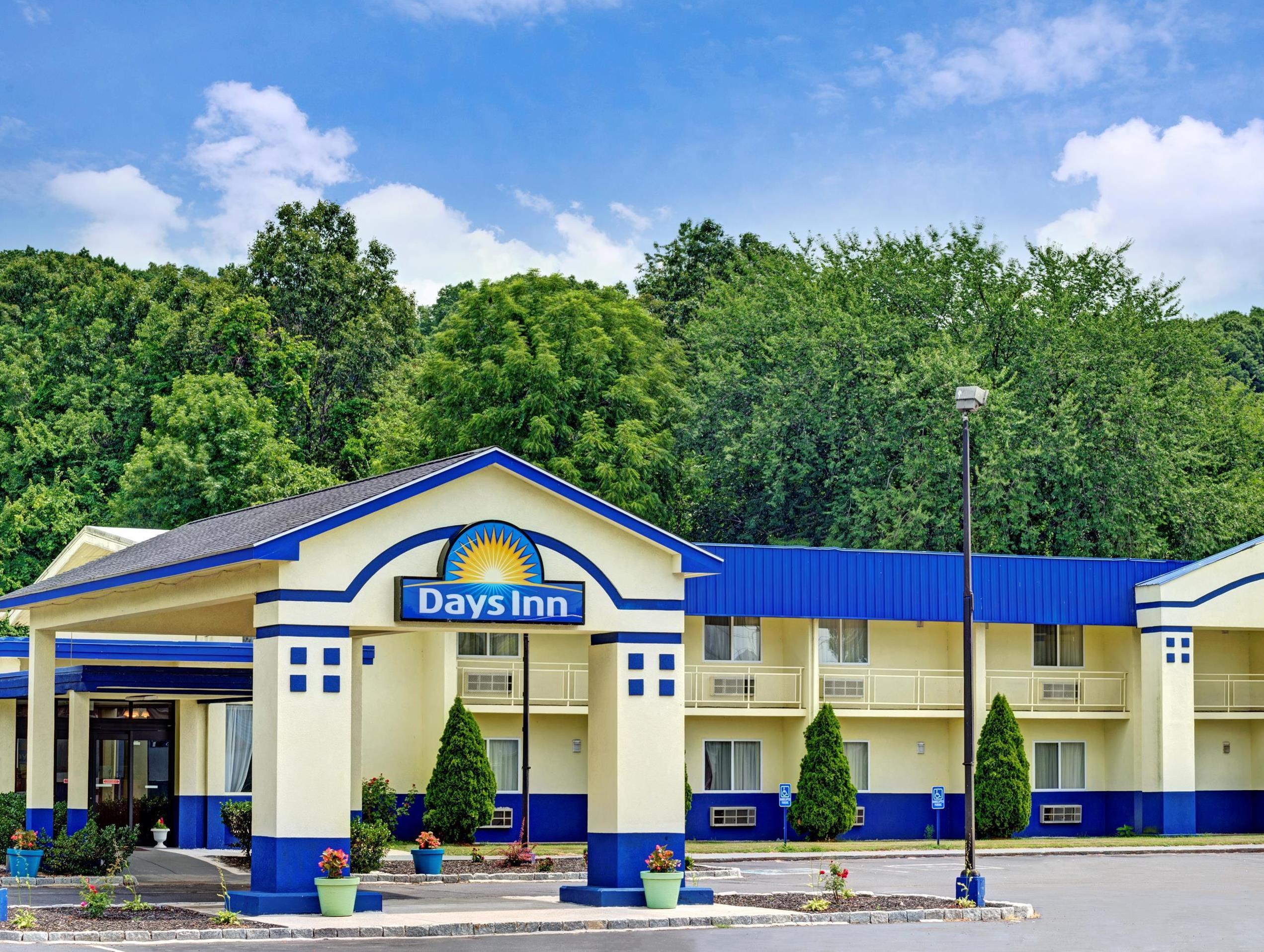 Days Inn By Wyndham Southington Zewnętrze zdjęcie