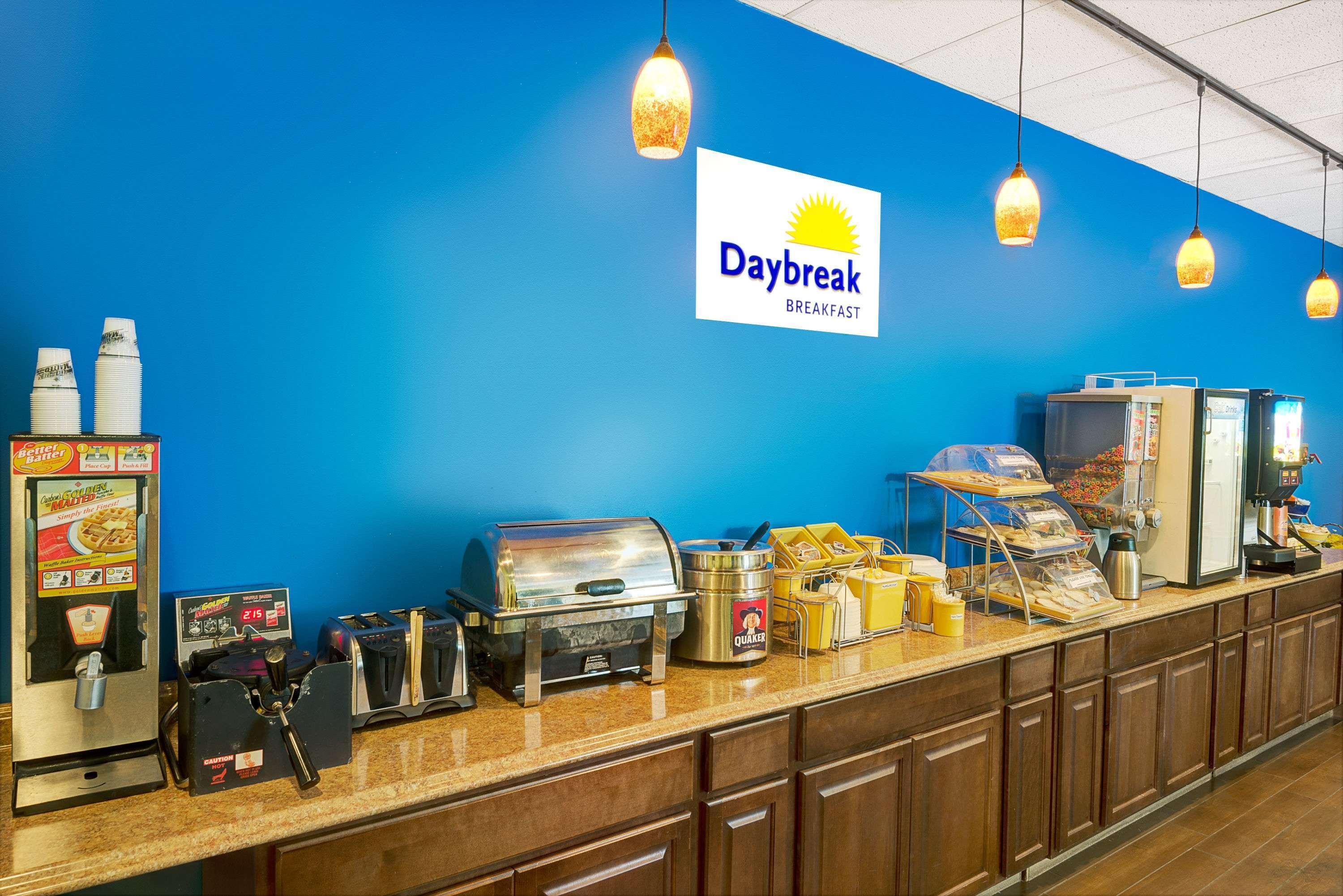 Days Inn By Wyndham Southington Zewnętrze zdjęcie